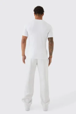 Basic Muscle Fit T-shirt | UK^boohooMAN Online