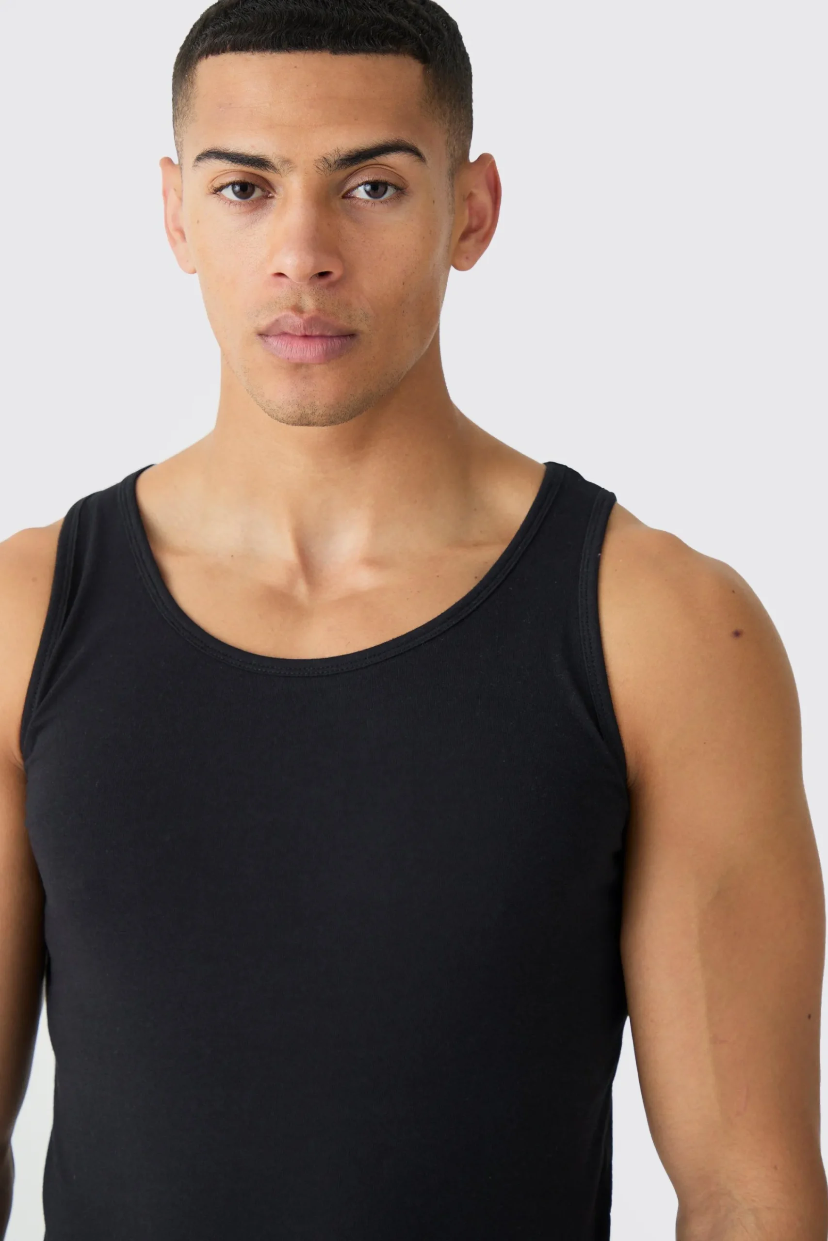Basic Muscle Fit Vest | UK^boohooMAN