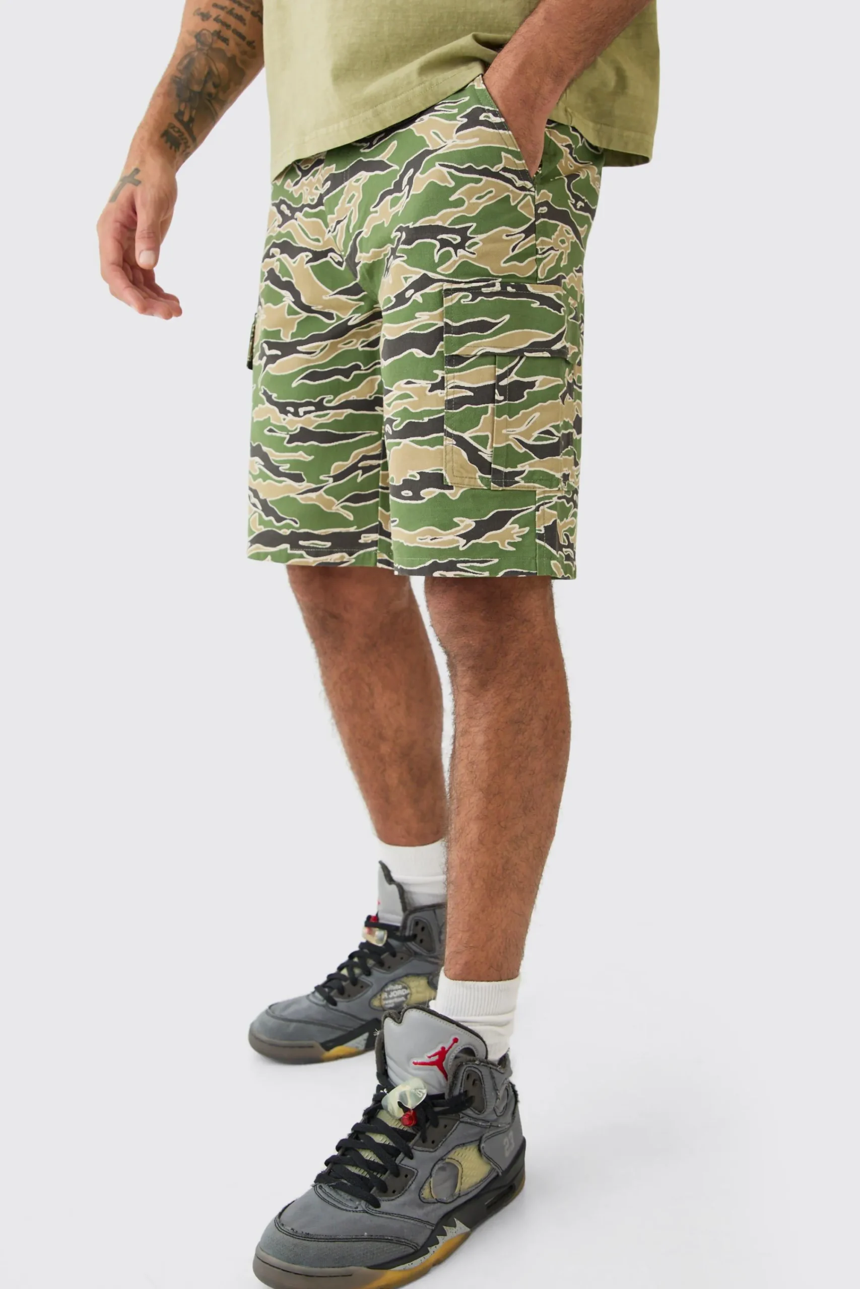 boohooMAN Camo Fixed Waist Relaxed Cargo Shorts | UK| Shorts