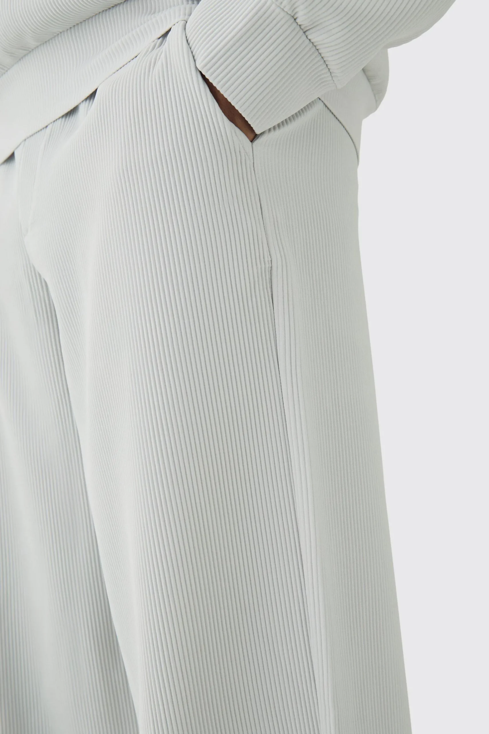 boohooMAN Elastic Waist Baggy Fit Contrast Drawcord Pleated Trouser | UK| Trousers