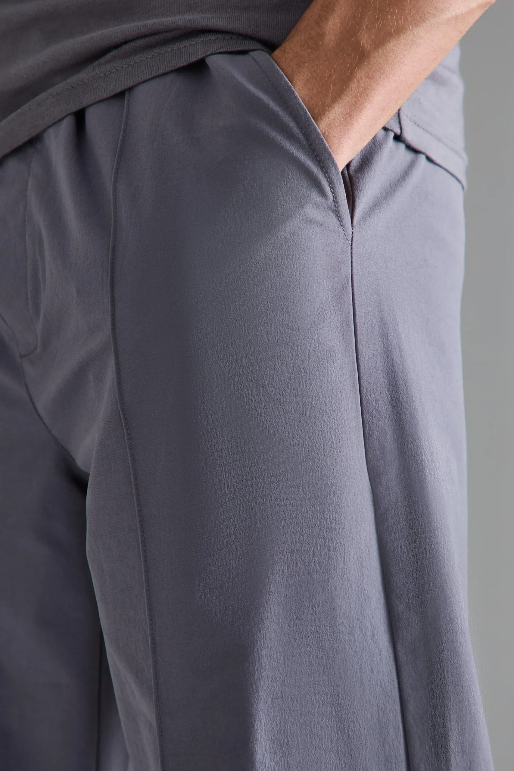 boohooMAN Elasticated Technical Stretch Relaxed Pintuck Trouser | UK| Trousers