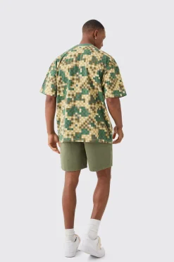 boohooMAN Elasticated Waist Applique Short Length Relaxed Shorts | UK| Shorts