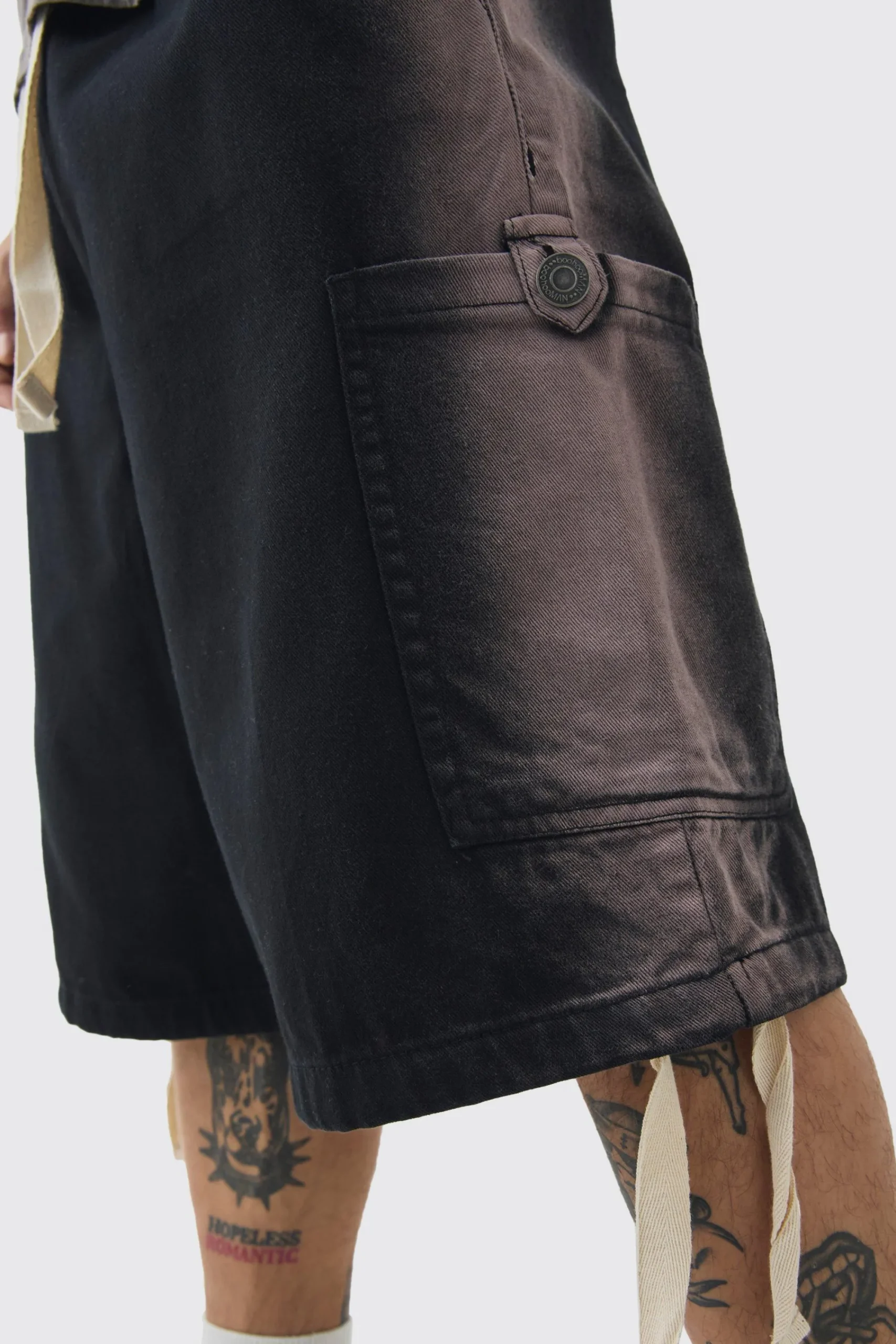 boohooMAN Elasticated Waist Contrast Drawcord Washed Parachute Short | UK| Shorts