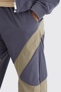 boohooMAN Elasticated Waist Straight Technical Stretch Panel Trouser | UK| Trousers