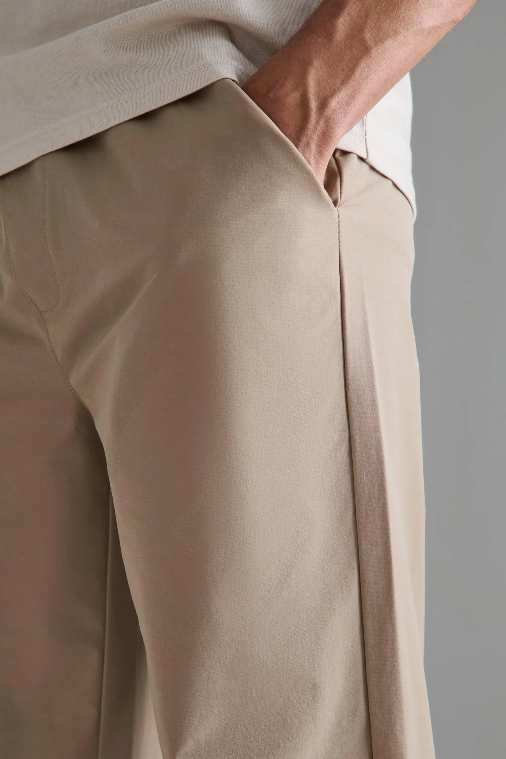 boohooMAN Elasticated Waist Technical Stretch Relaxed Cropped Trouser | UK| Trousers