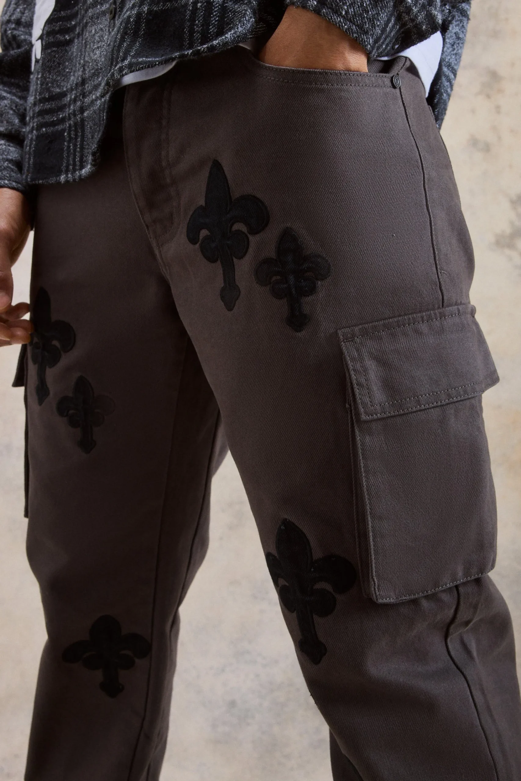 boohooMAN Fixed Waist Relaxed Applique Cargo Gusset Trouser | UK| Trousers|Cargos