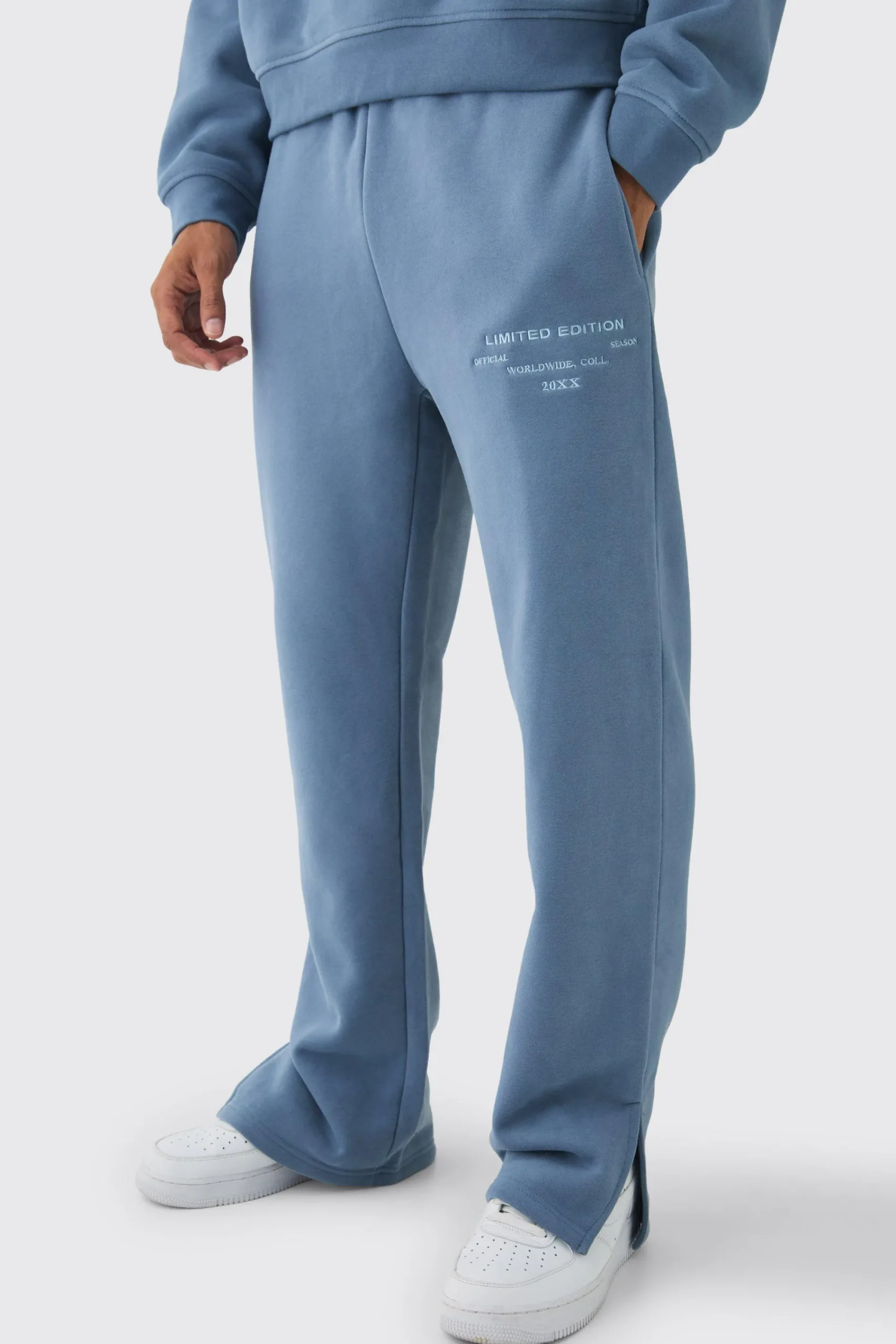 boohooMAN 330GSM Regular Fit Split Hem Jogger With Woven Badge | UK| Trousers|Joggers