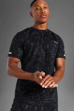 Man Active Abstract Print Reg Fit TShirt | UK^boohooMAN Outlet