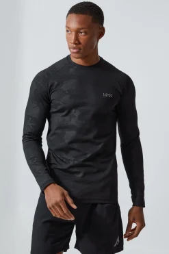 Man Active Camo Print Seamless Long Sleeve Muscle Fit Top | UK^boohooMAN New