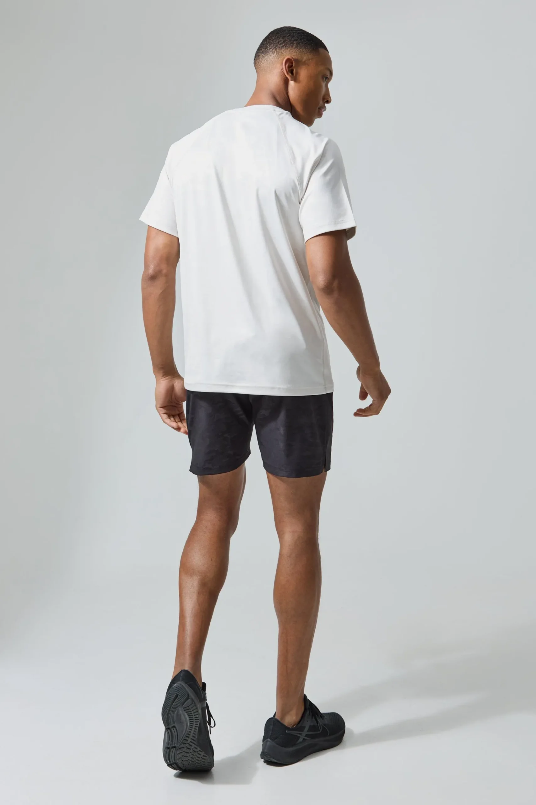 Man Active Camo Raglan Reg Fit T-shirt | UK^boohooMAN New