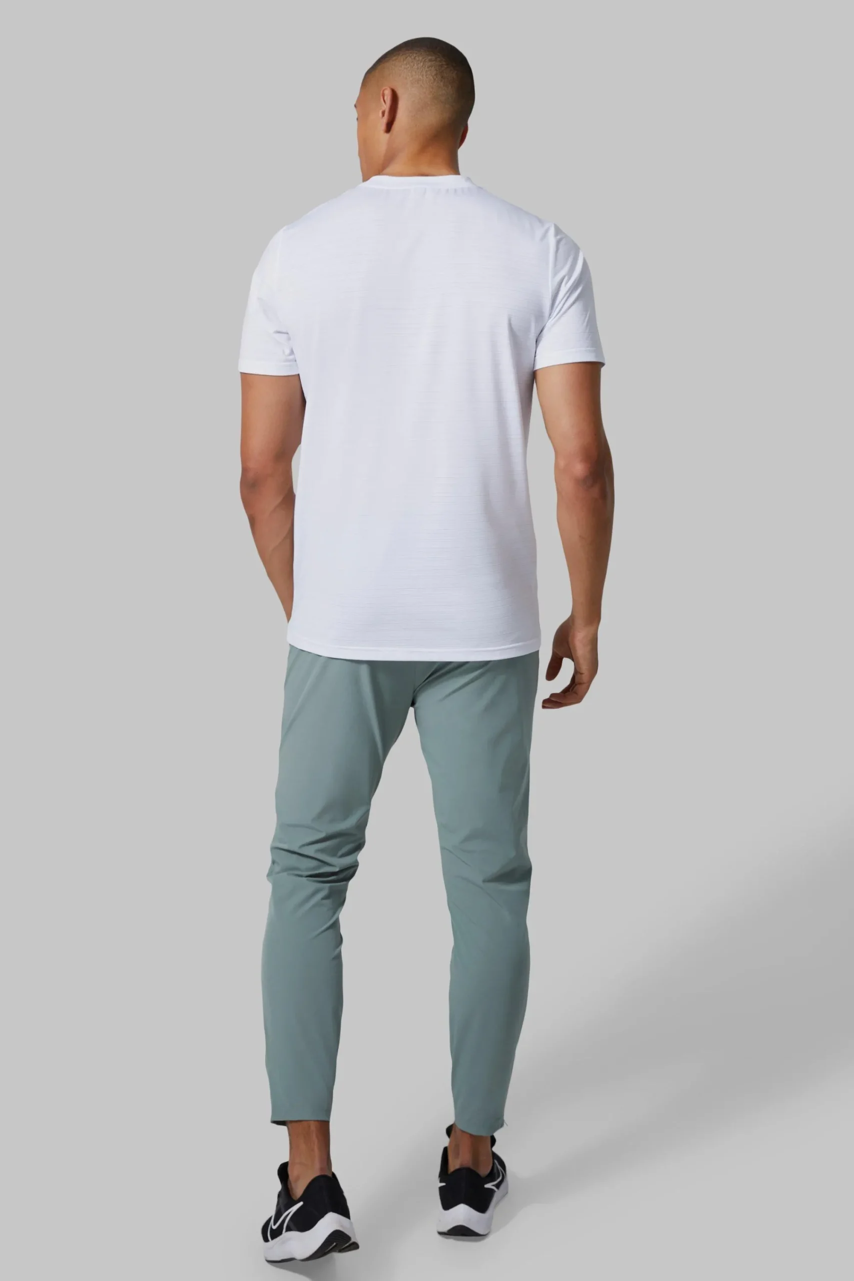 Man Active Lightweight Performance Regular Fit T-shirt | UK^boohooMAN Outlet