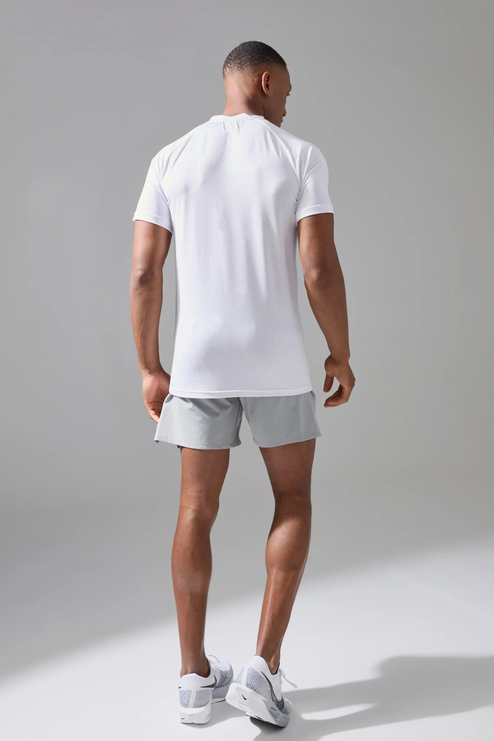 Man Active Muscle Fit Breathable Lightweight T-shirt | UK^boohooMAN Hot