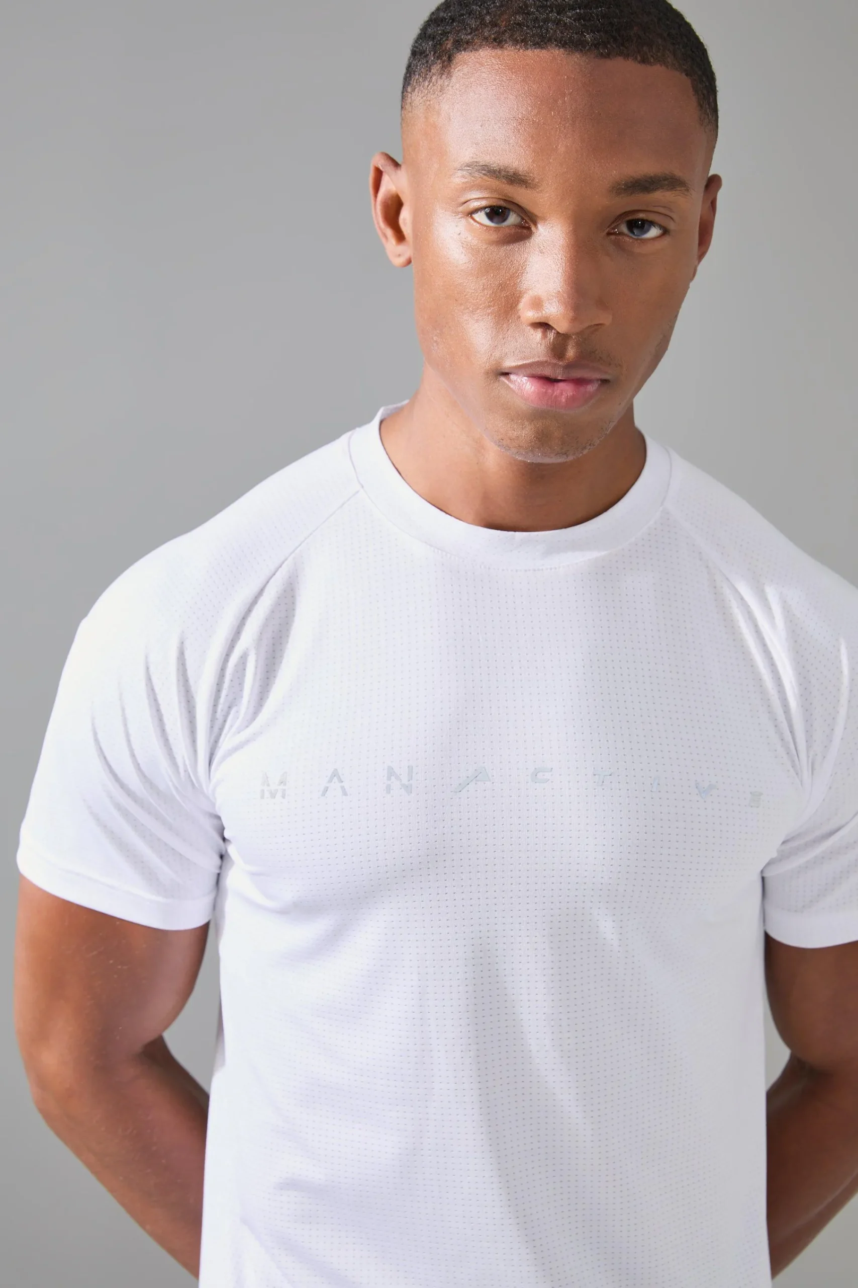 Man Active Muscle Fit Breathable Lightweight T-shirt | UK^boohooMAN Hot