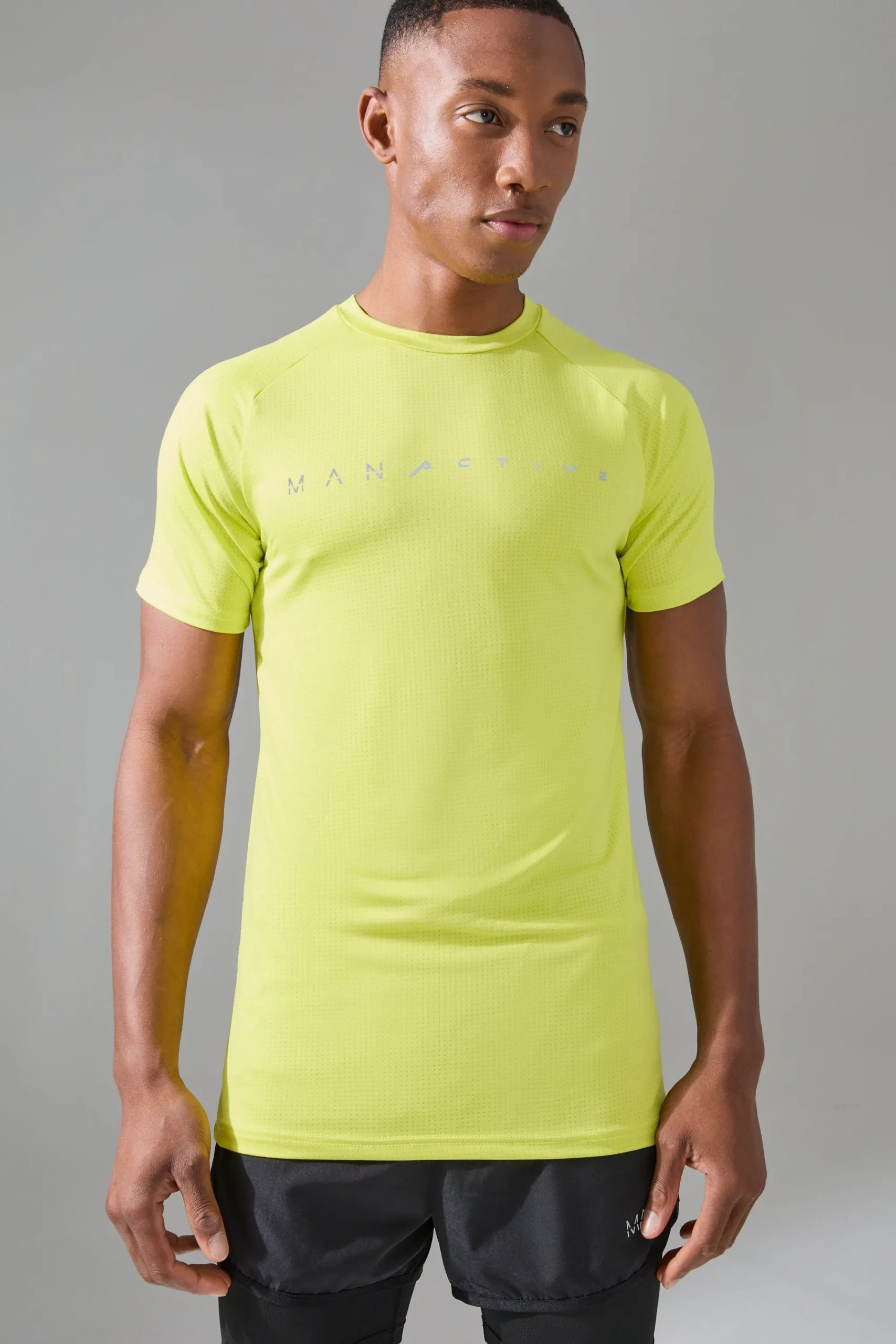 Man Active Muscle Fit Breathable Lightweight T-shirt | UK^boohooMAN Online