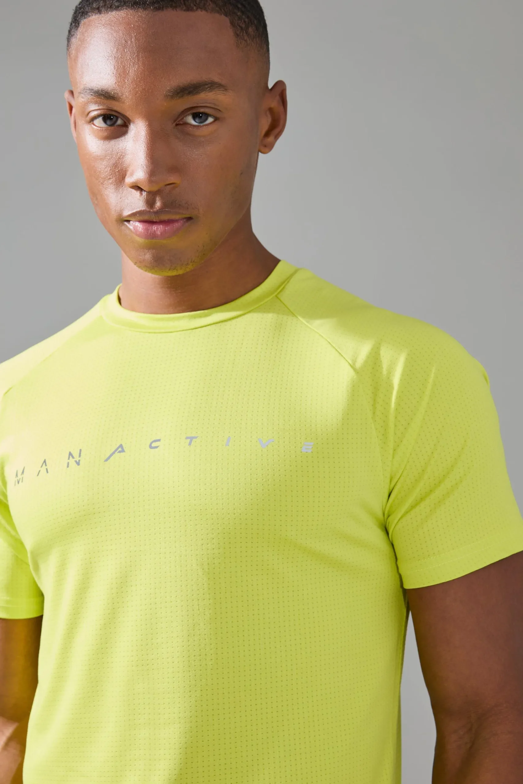 Man Active Muscle Fit Breathable Lightweight T-shirt | UK^boohooMAN Online