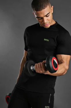MAN Active Muscle Fit Raglan T-Shirt | UK^boohooMAN Clearance