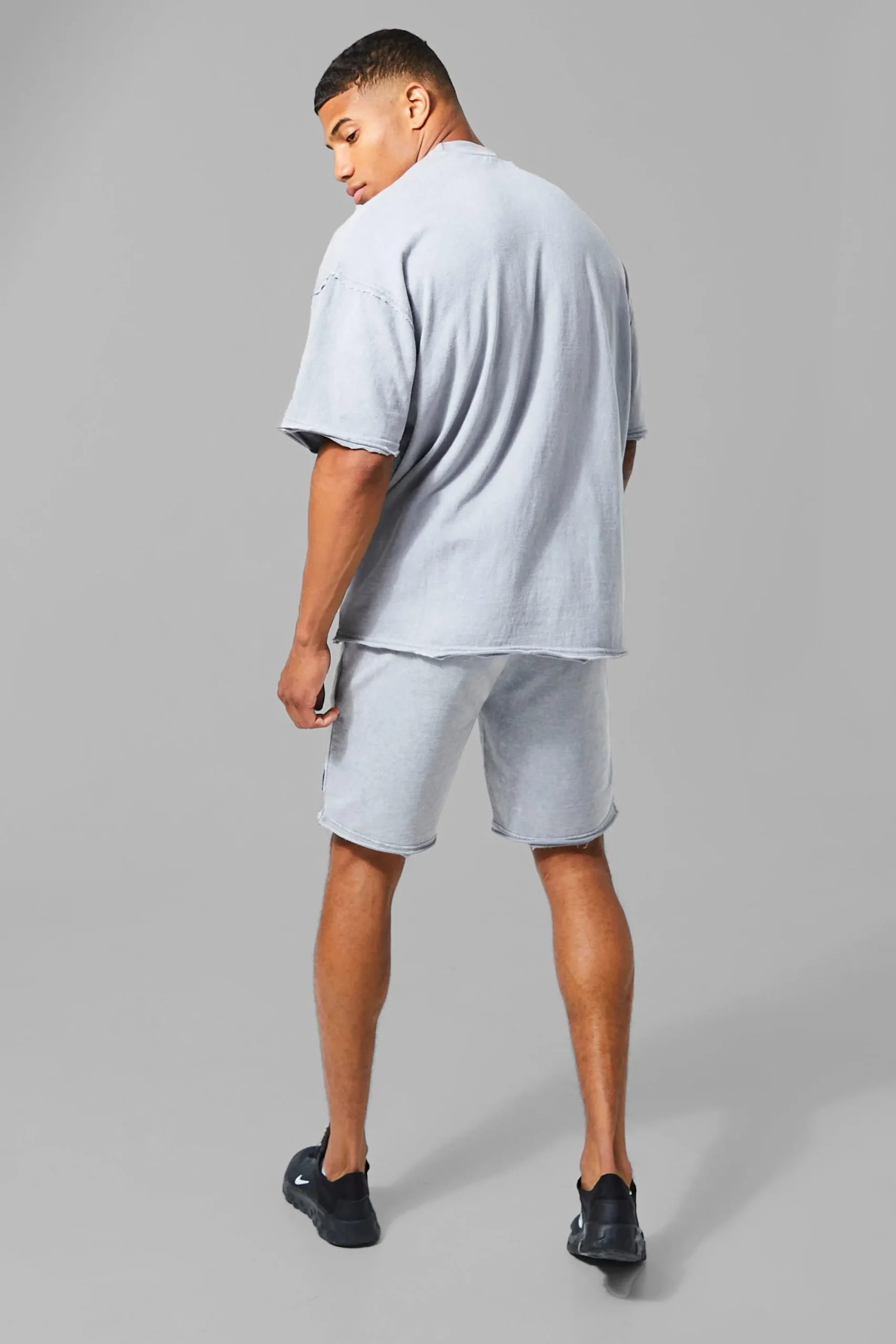 Man Active Oversized Acid Wash Raw T-shirt | UK^boohooMAN Online