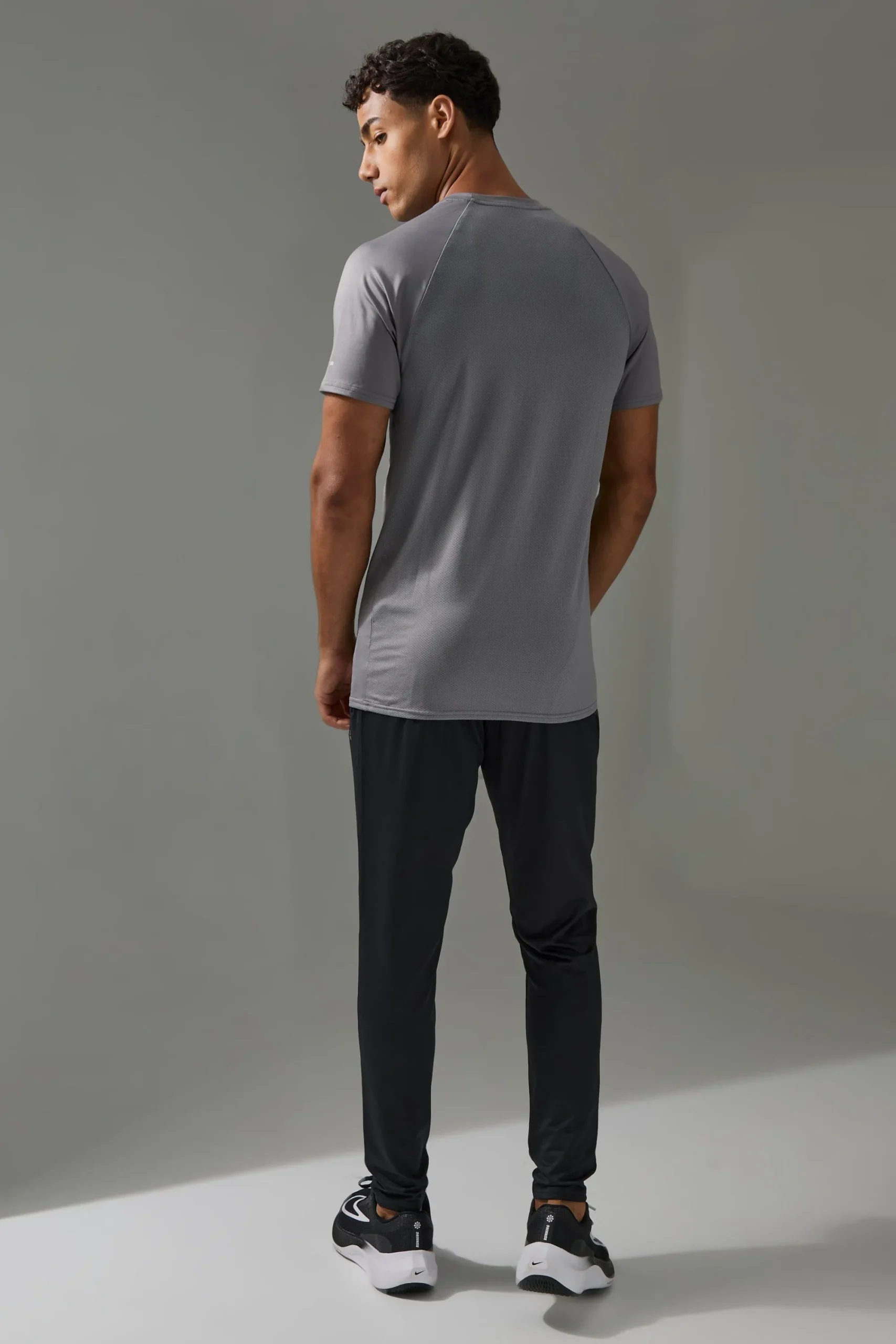 Man Active Performance Pro Muscle Fit Gym T-shirt | UK^boohooMAN New