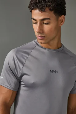 Man Active Performance Pro Muscle Fit Gym T-shirt | UK^boohooMAN New