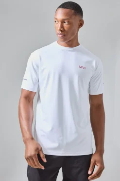 Man Active Performance Regular Fit T-shirt | UK^boohooMAN