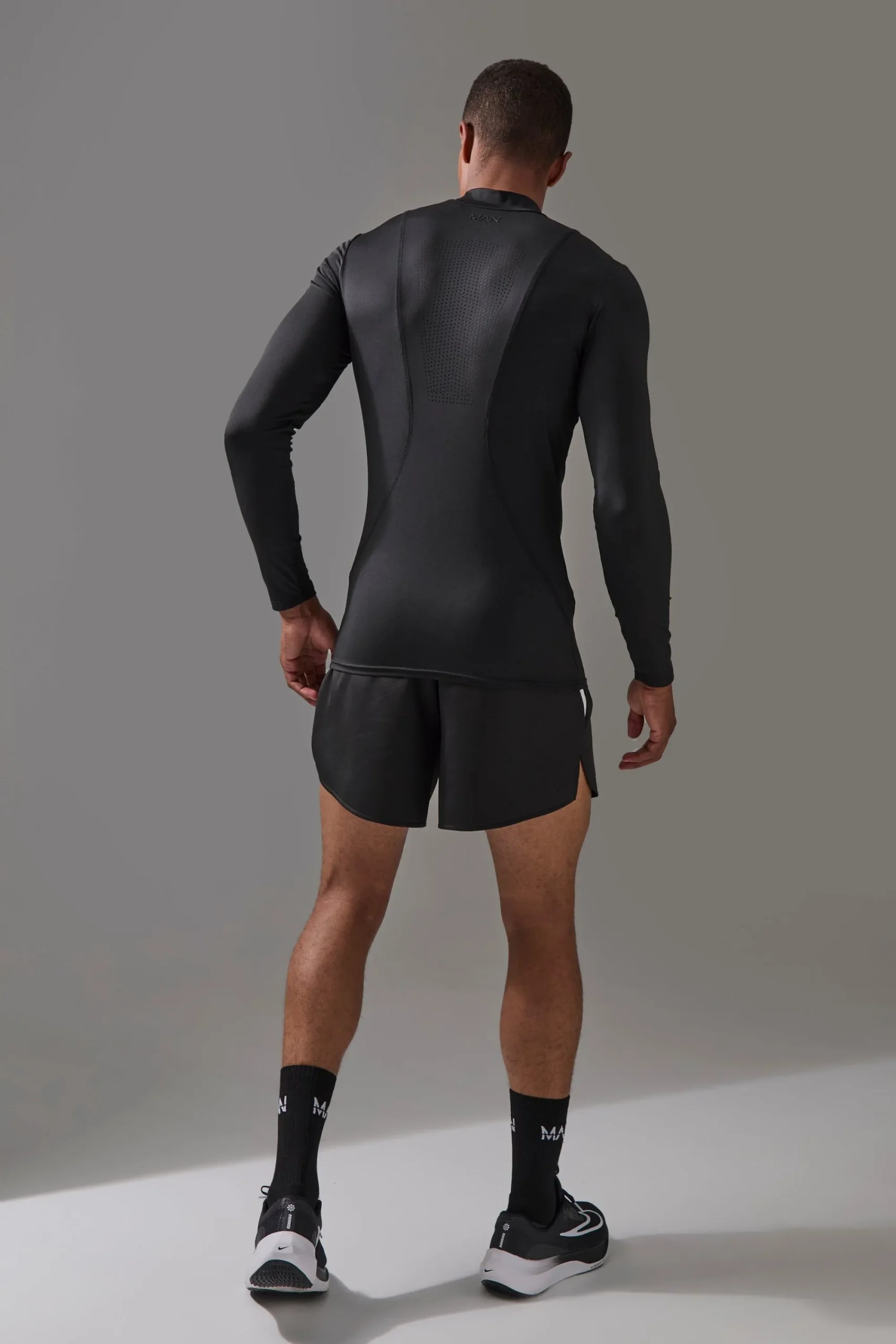 Man Active Pro Long Sleeve High Neck Perforated Base Layer | UK^boohooMAN New