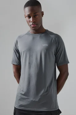 Man Active Raglan Reg Fit T-shirt | UK^boohooMAN New