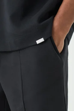 Man Oversized Extended Neck Heavy Interlock T-shirt | UK^boohooMAN Online