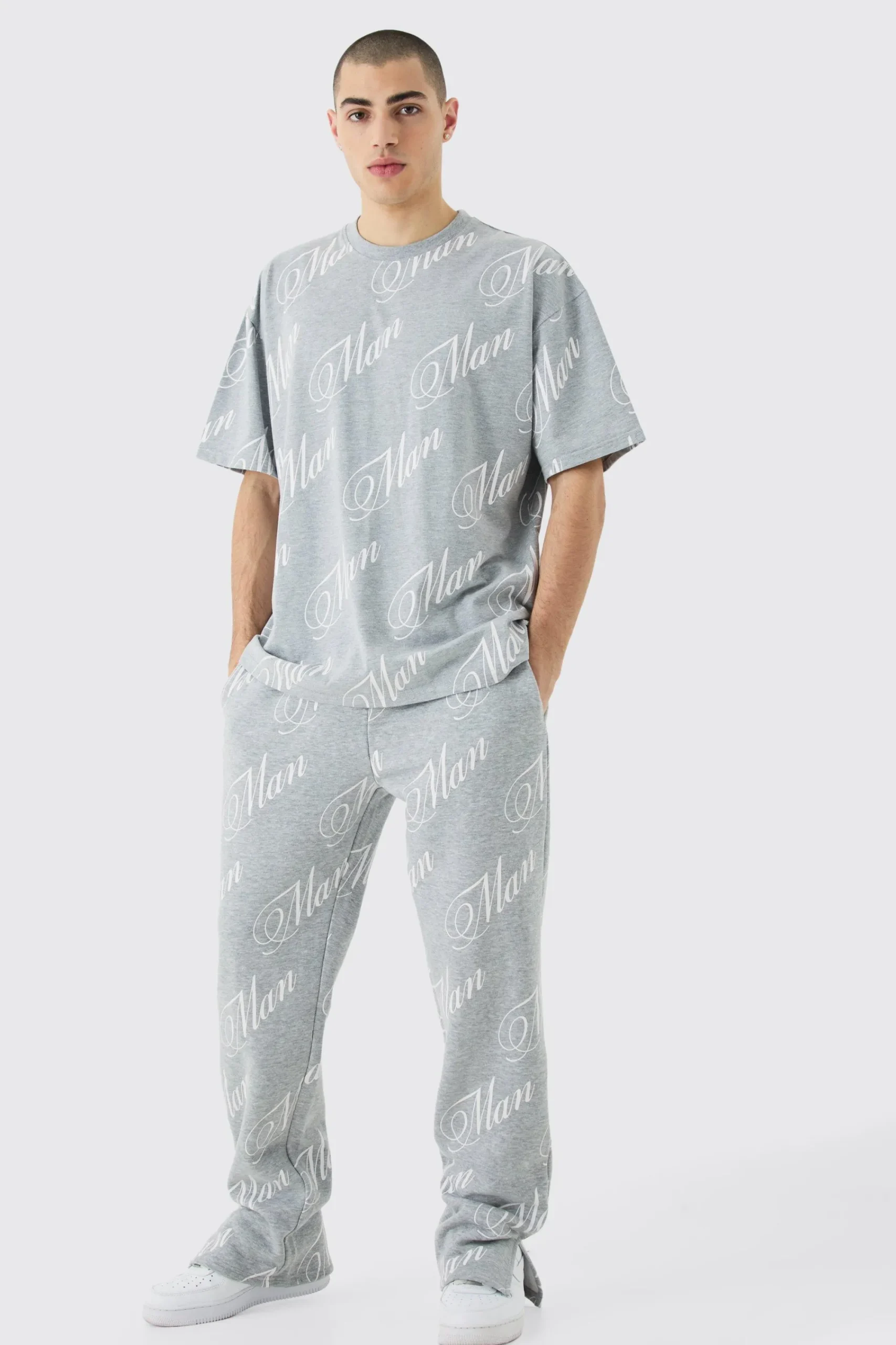 boohooMAN Man Script All Over Print Split Hem Tshirt & Jogger Set | UK| Sets & Co-Ords