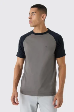 Man Script Slim Colour Block Raglan T-shirt | UK^boohooMAN Online