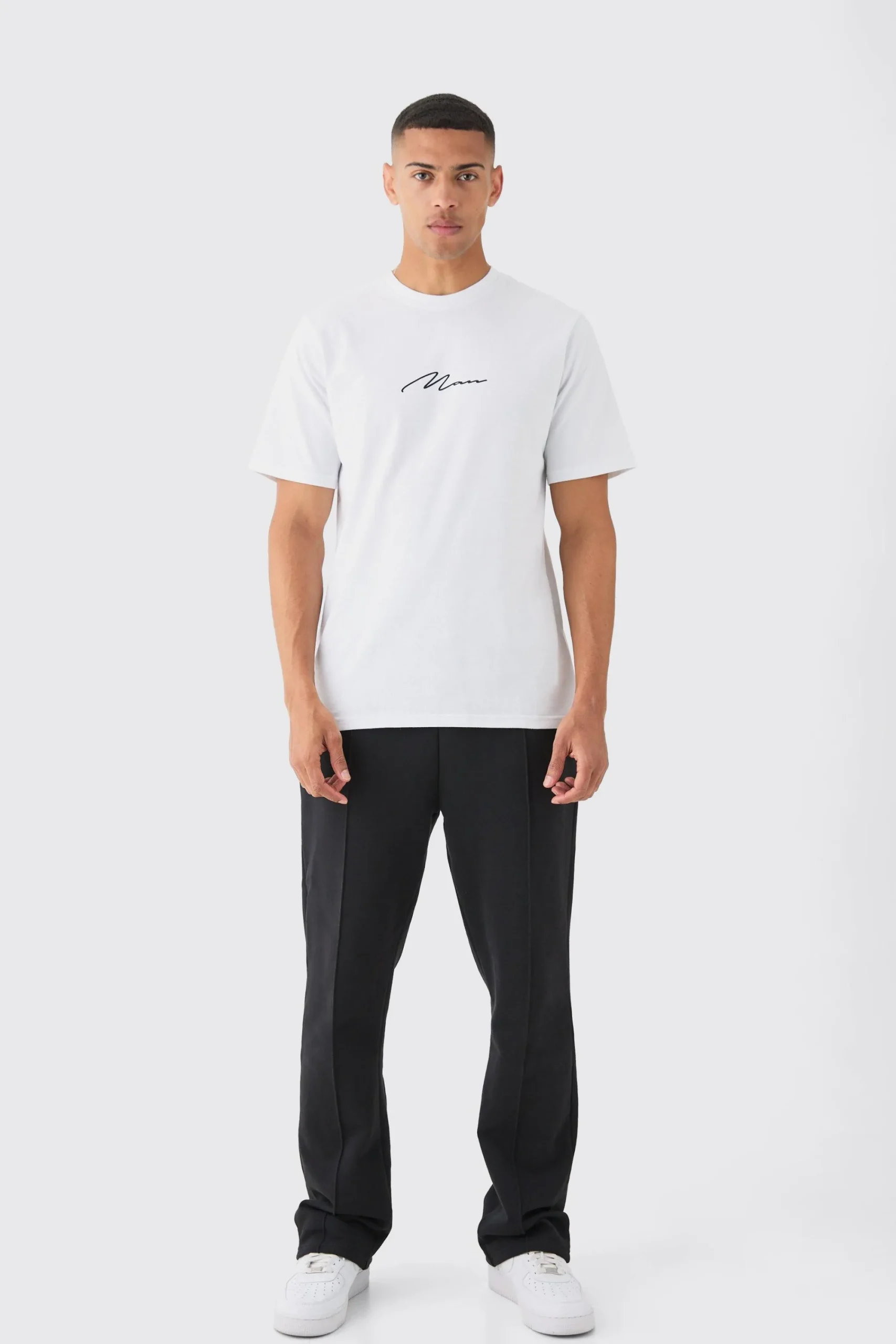 Man Signature Chest Print T-shirt | UK^boohooMAN