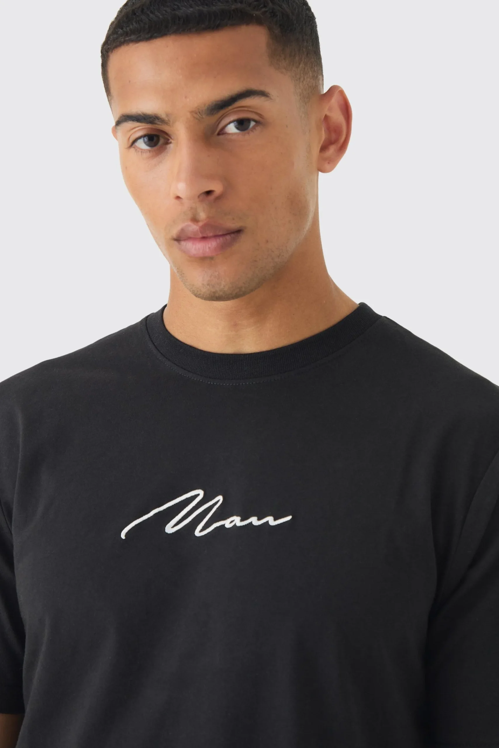 Man Signature Embroidered T-shirt | UK^boohooMAN Online