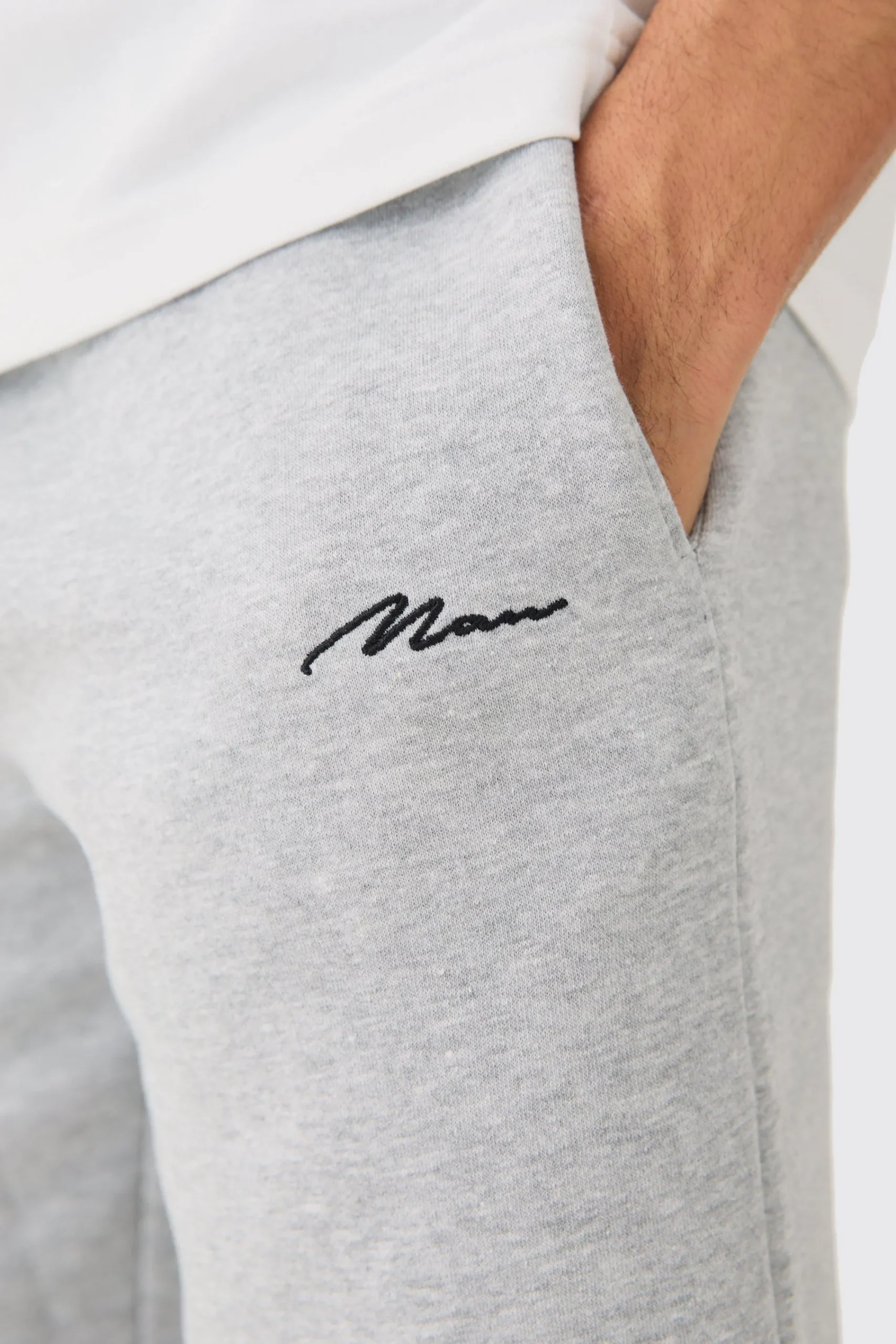 boohooMAN Man Signature Loose Fit Mid Length Shorts | UK| Shorts