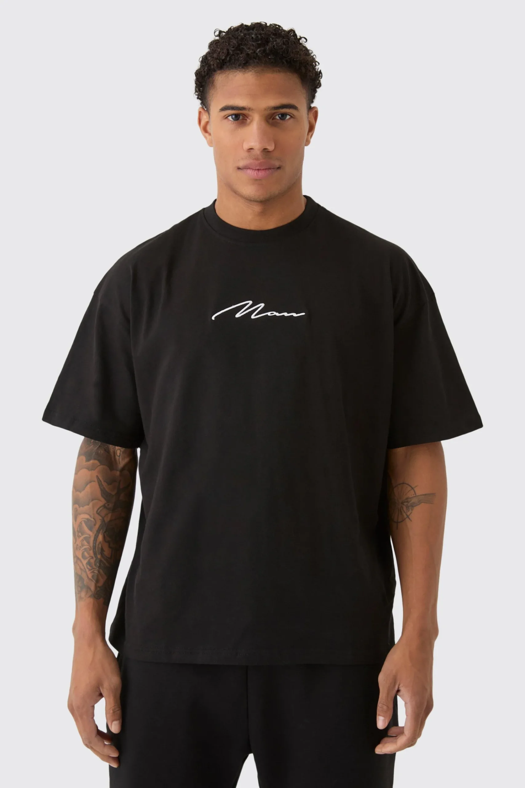 Man Signature Oversized Crew Neck T-shirt | UK^boohooMAN