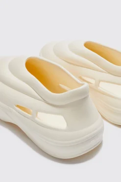 boohooMAN Moulded Runner | UK| Sliders & Slippers