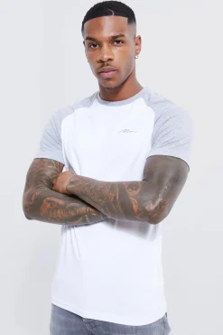 Muscle Fit Man Signature Raglan T-shirt | UK^boohooMAN New