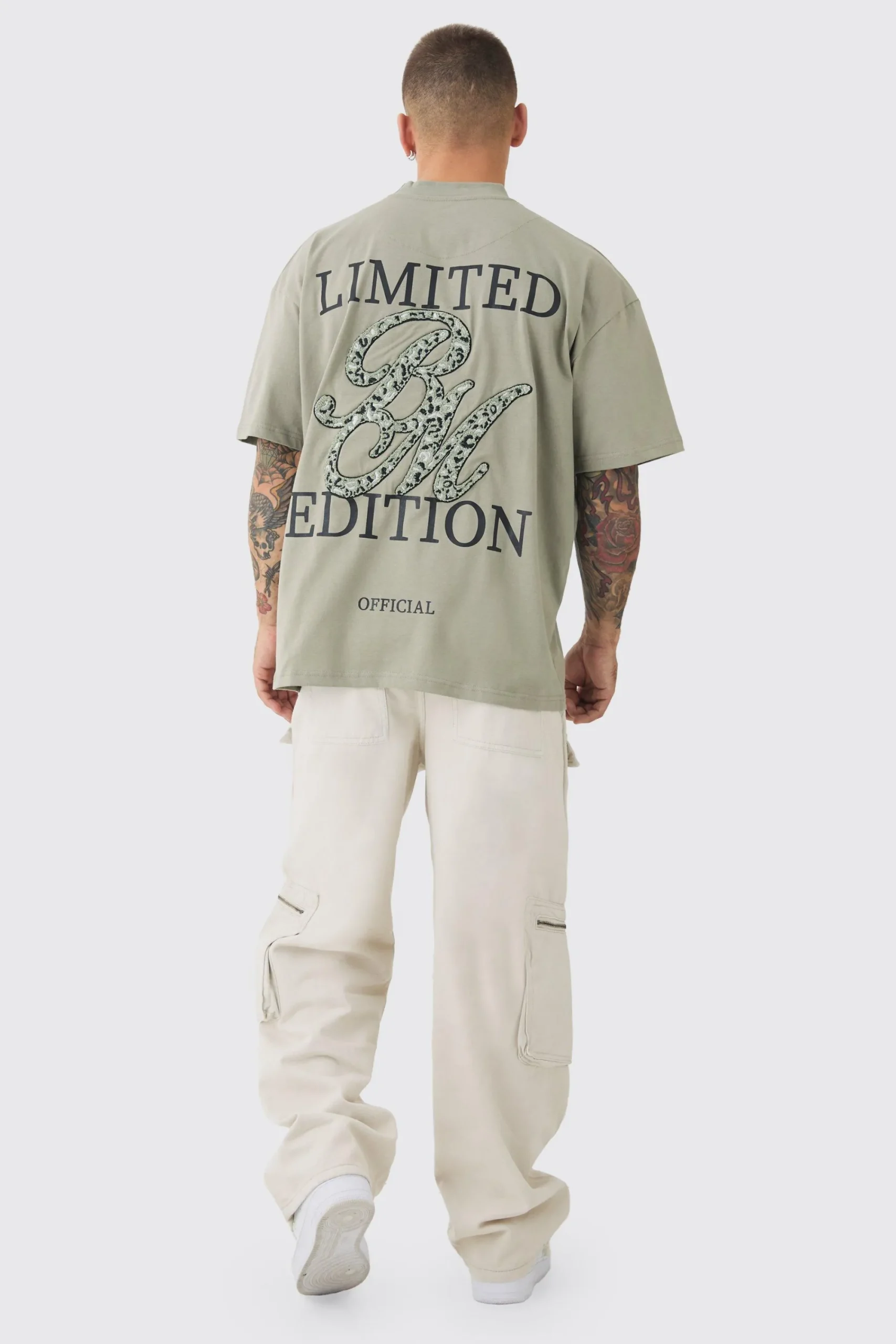 Oversized Extended Neck Heavyweight Leopard Applique T-shirt | UK^boohooMAN Online