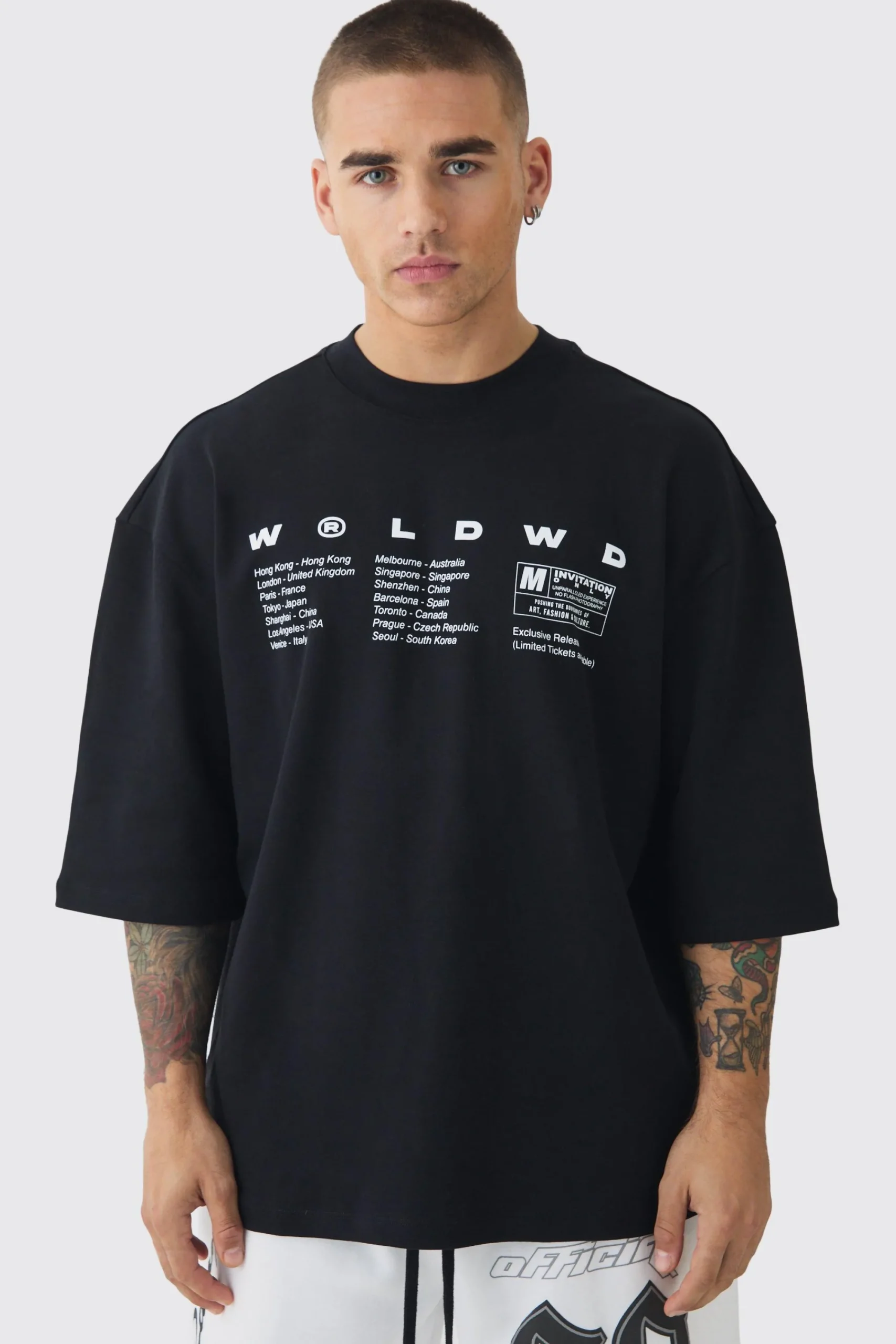 Oversized Extended Neck Interlock Worldwide T-shirt | UK^boohooMAN Best