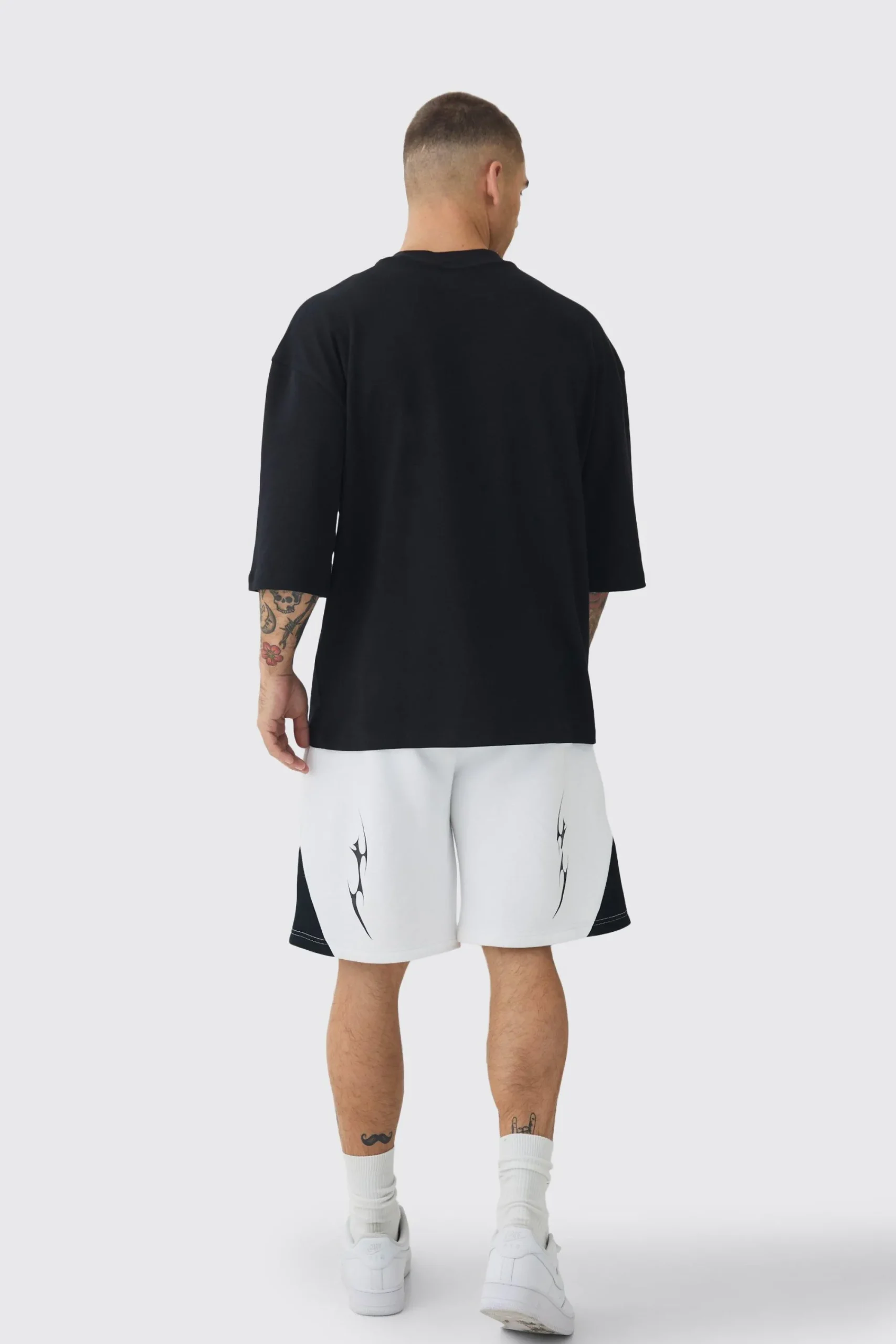 Oversized Extended Neck Interlock Worldwide T-shirt | UK^boohooMAN Best
