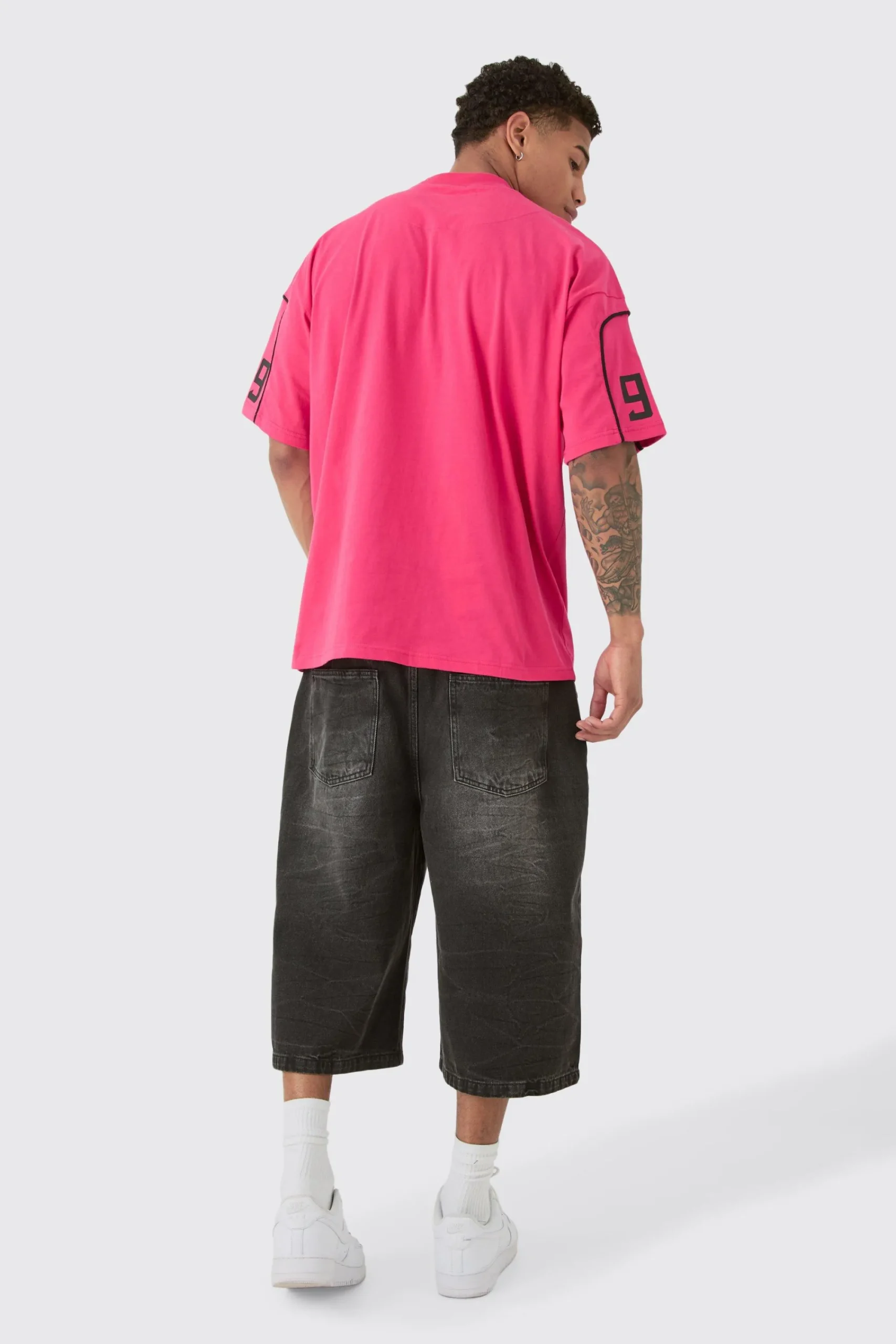 Oversized Extended Neck Universal Graphic T-shirt | UK^boohooMAN Best