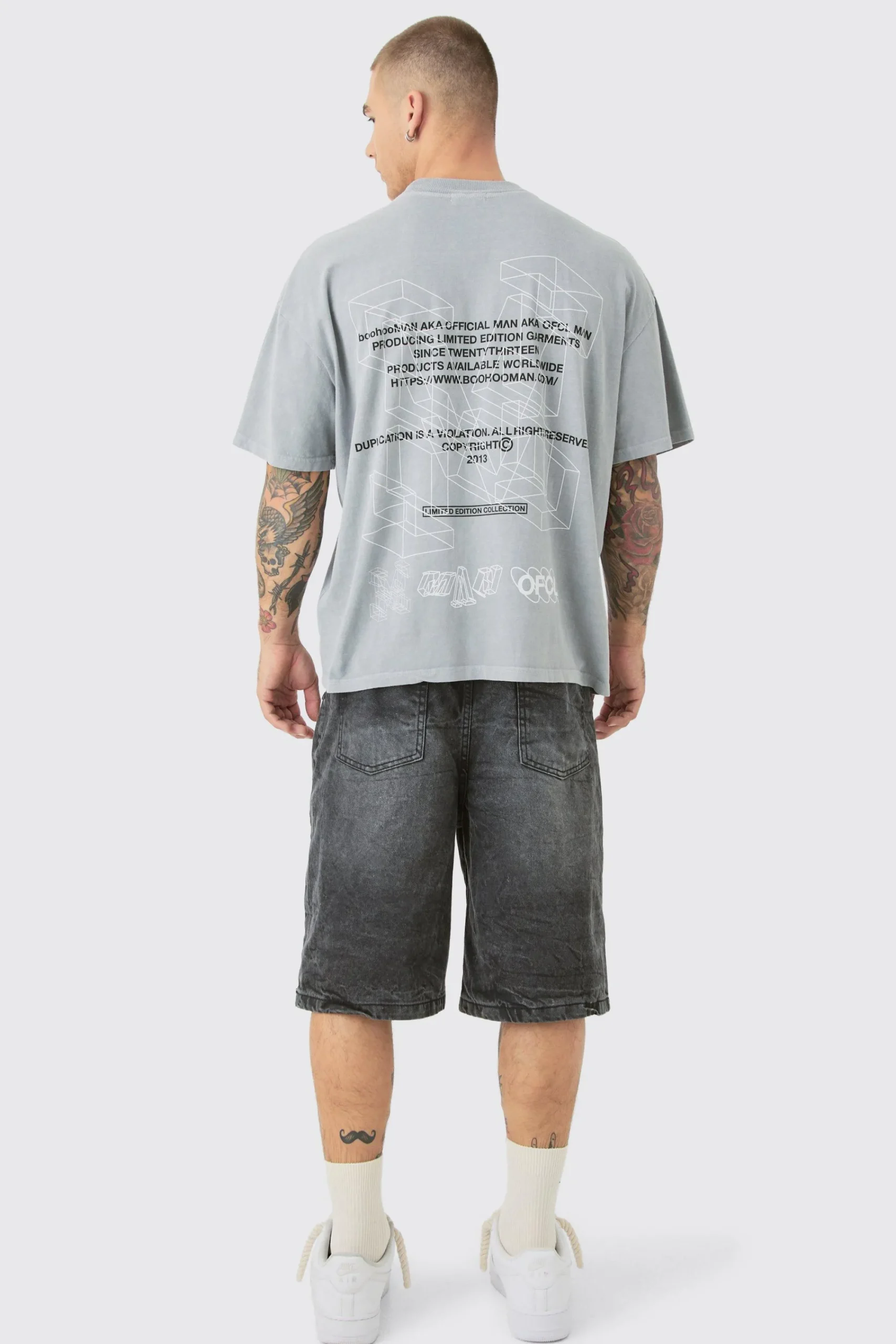 Oversized Extended Neck Washed M Graphic T-shirt | UK^boohooMAN Online