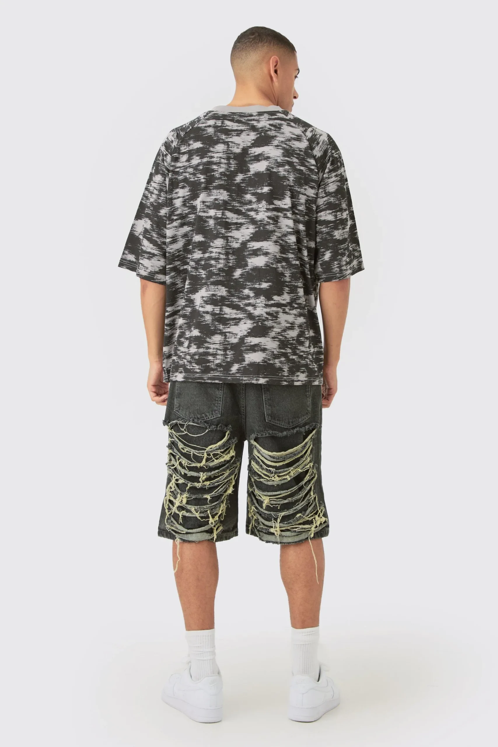 Oversized Football World Class Abstract Concrete T-shirt | UK^boohooMAN Outlet