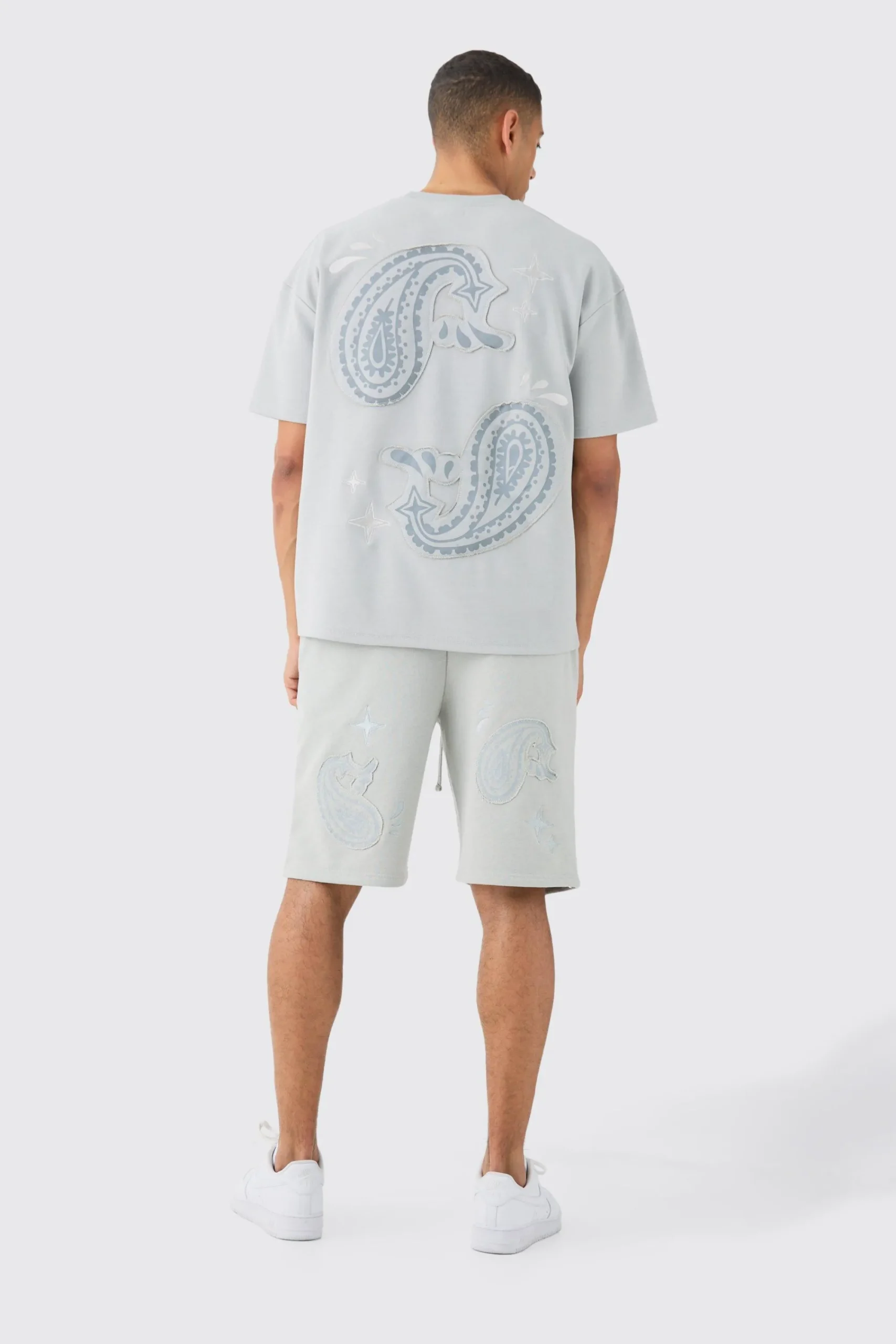 Oversized Heavyweight Paisley Applique T-shirt | UK^boohooMAN New