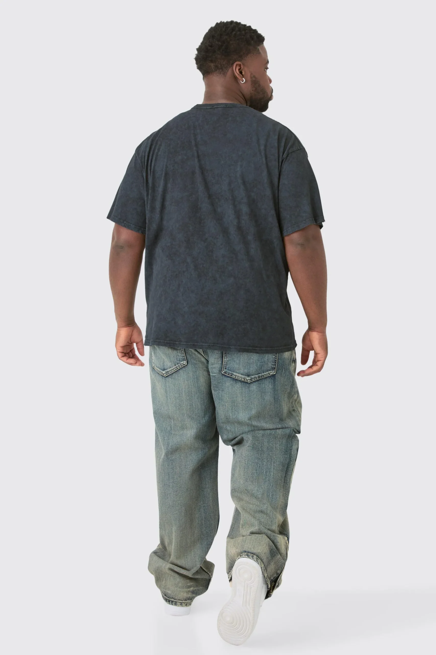 Plus Distressed Oversized Acid Wash Graphic T-shirt | UK^boohooMAN Online