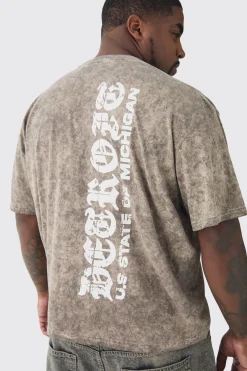Plus Oversized Boxy Gothic Text Washed T-shirt | UK^boohooMAN Outlet