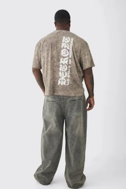 Plus Oversized Boxy Gothic Text Washed T-shirt | UK^boohooMAN Outlet