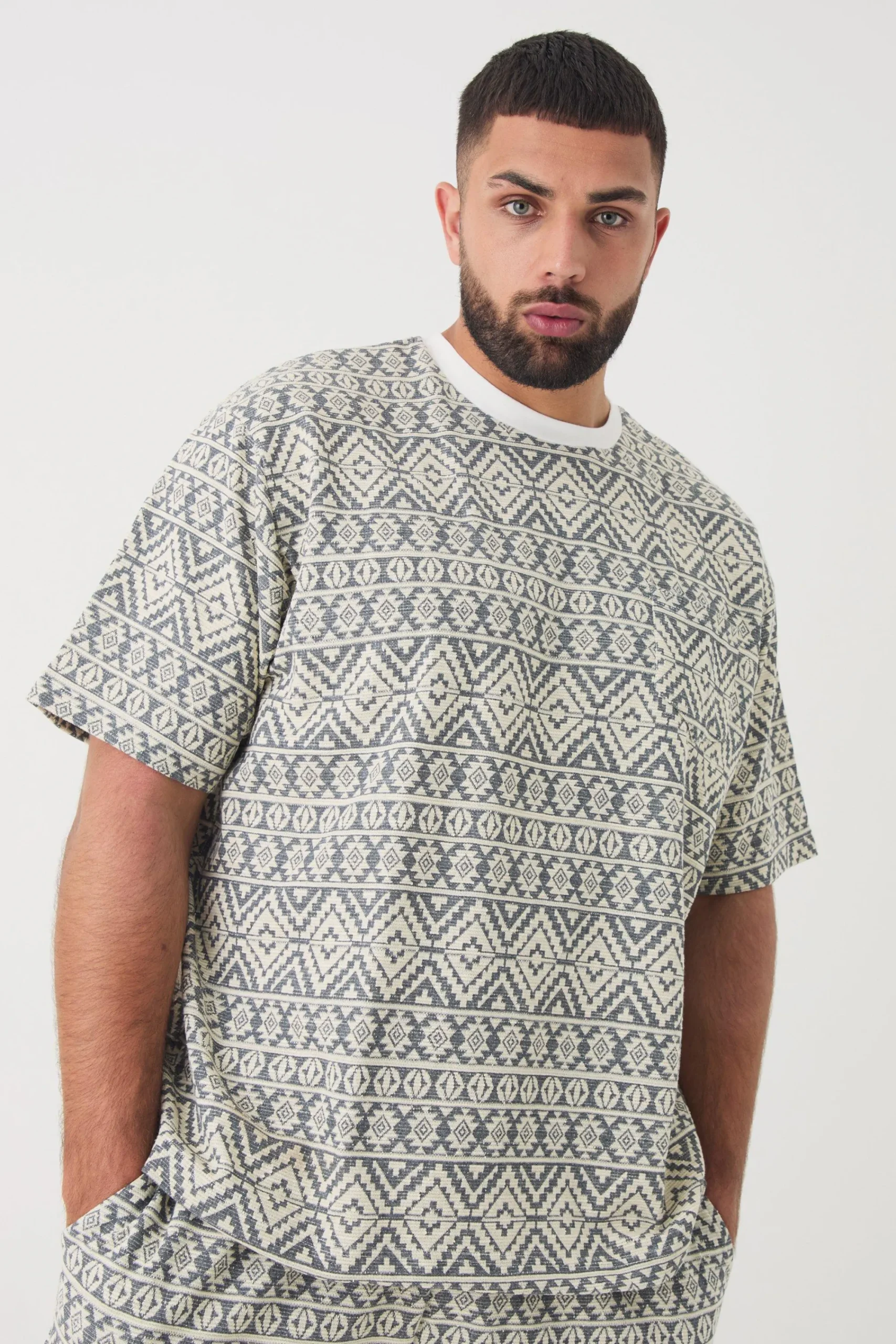 Plus Oversized Jacquard Abstract T-shirt | UK^boohooMAN Outlet