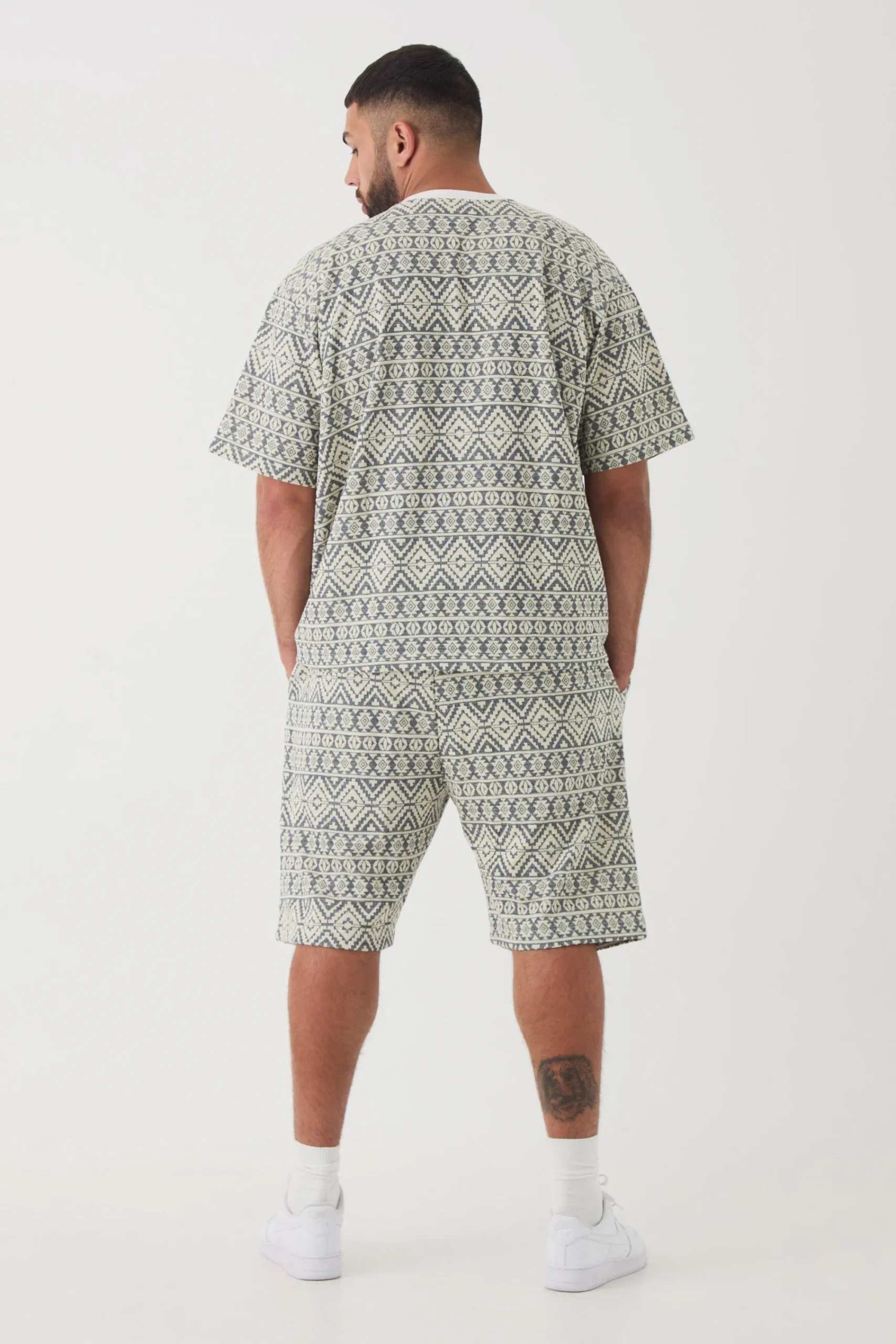 Plus Oversized Jacquard Abstract T-shirt | UK^boohooMAN Outlet