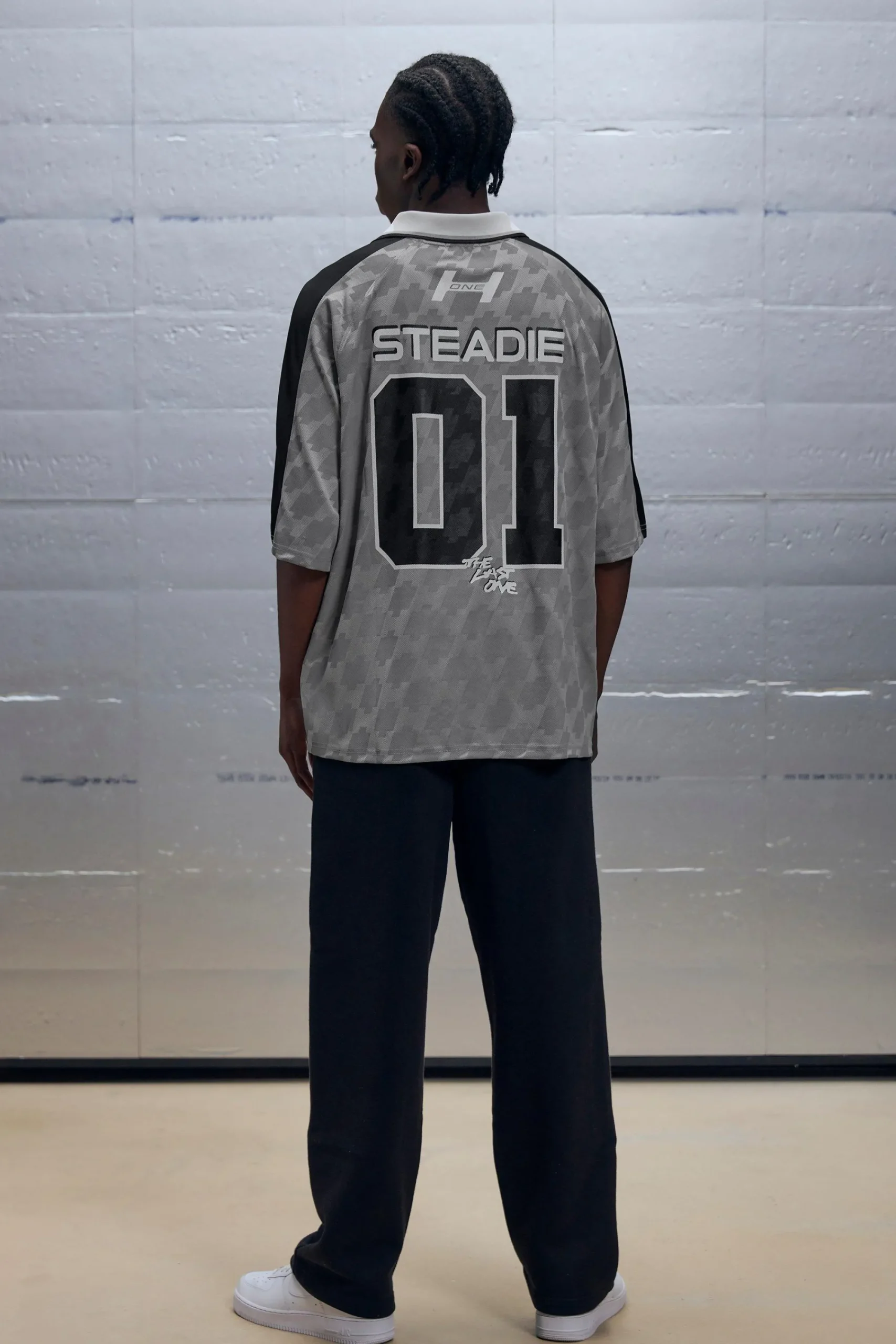 Regular Fit 01 Graphic Mesh Football Shirt | UK^boohooMAN Sale