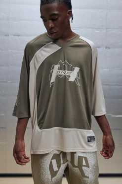 Regular Fit V Neck Mesh Graphic T-Shirt | UK^boohooMAN New