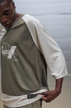 Regular Fit V Neck Mesh Graphic T-Shirt | UK^boohooMAN New